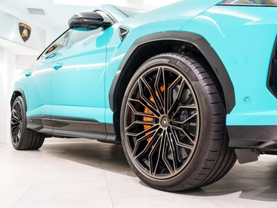 LAMBORGHINI URUS - 10