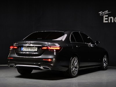 MERCEDES-BENZ E-CLASS - 4