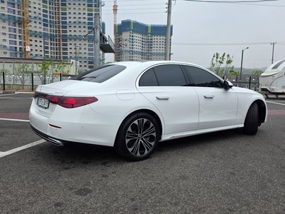 MERCEDES-BENZ E-CLASS - 3