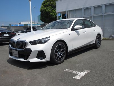 2025 BMW 5 SERIES 照片 6