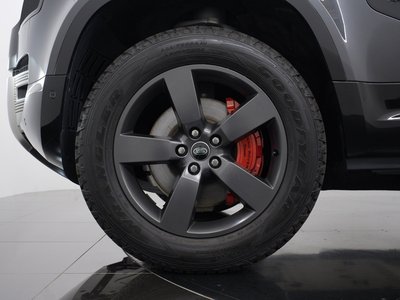 LAND ROVER DEFENDER - 4