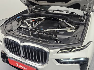 BMW X7 - 7