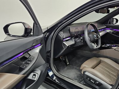 2025 BMW 5 SERIES 缩略图 13