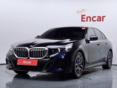 2025 BMW 5 SERIES 照片 1