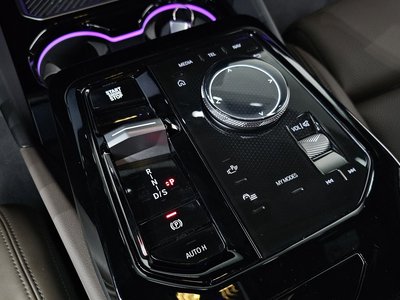 2025 BMW 5 SERIES 缩略图 12