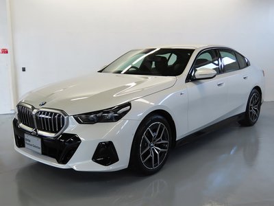 BMW 5 SERIES - 1