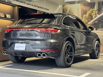 PORSCHE MACAN - 4