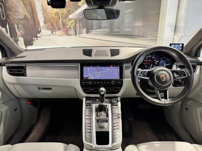 PORSCHE MACAN - 10