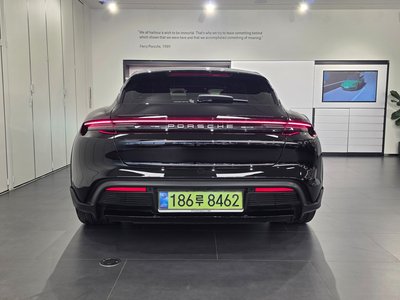 2025 Porsche TAYCAN 照片 3