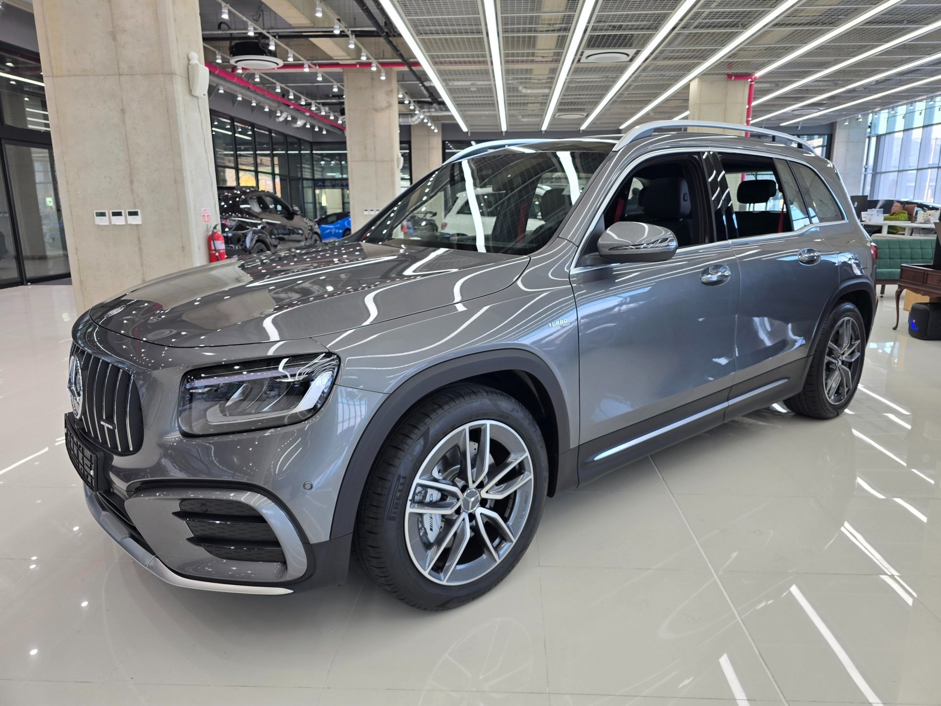 MERCEDES-BENZ GLB - View 1