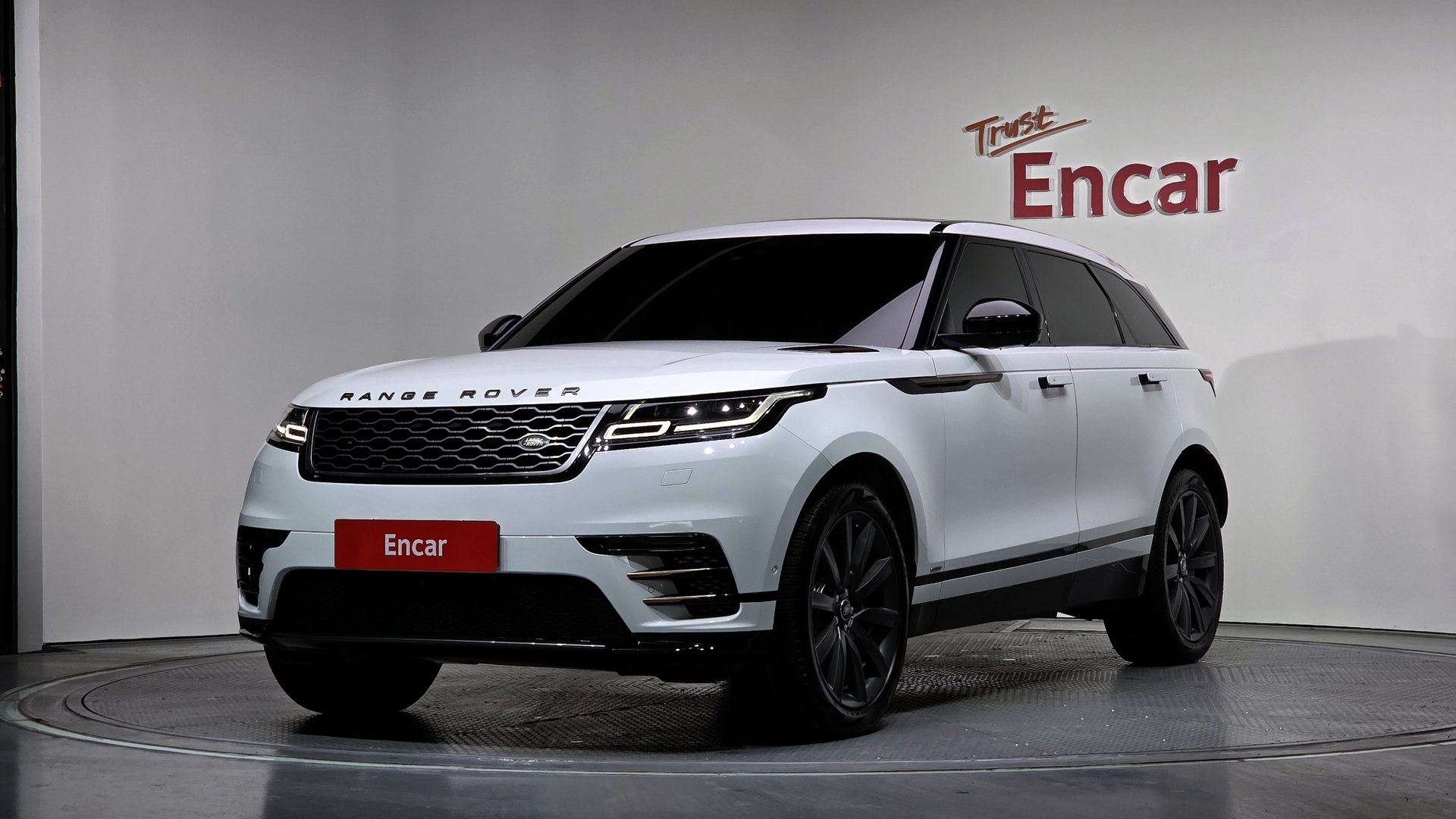 LAND ROVER RANGE ROVER VELAR - View 1