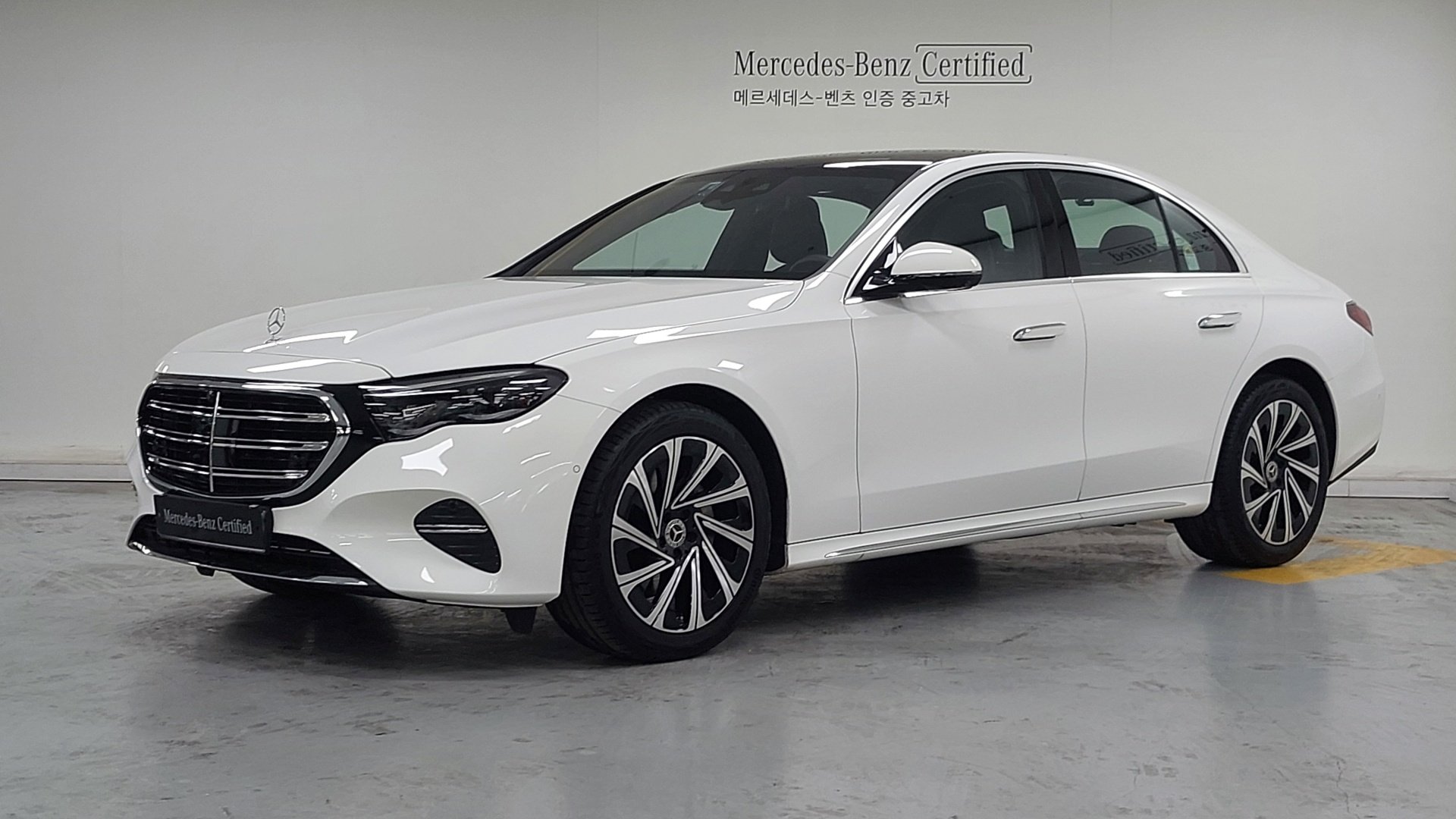 MERCEDES-BENZ E-CLASS - View 1