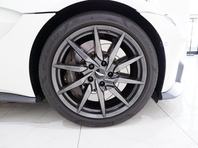 ASTON MARTIN VANTAGE - 8