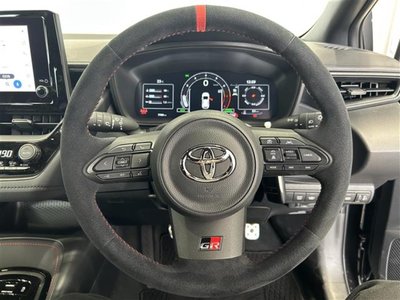 2025 Toyota GR COROLLA thumbnail 17