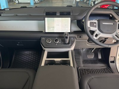 LAND ROVER DEFENDER - 5