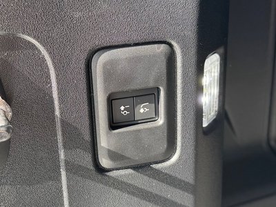 LAND ROVER DEFENDER - 8