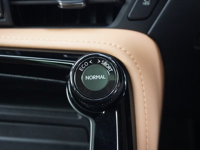 2023 Lexus NX — миниатюра 25