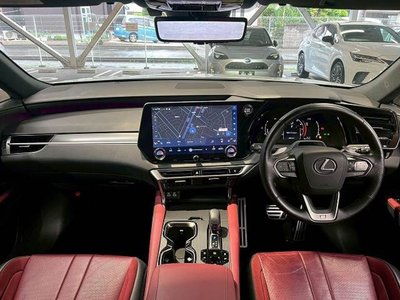 صورة 3 لـ 2023 Lexus RX