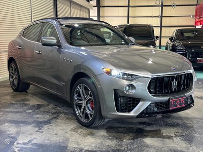 2021 Maserati LEVANTE photo 2