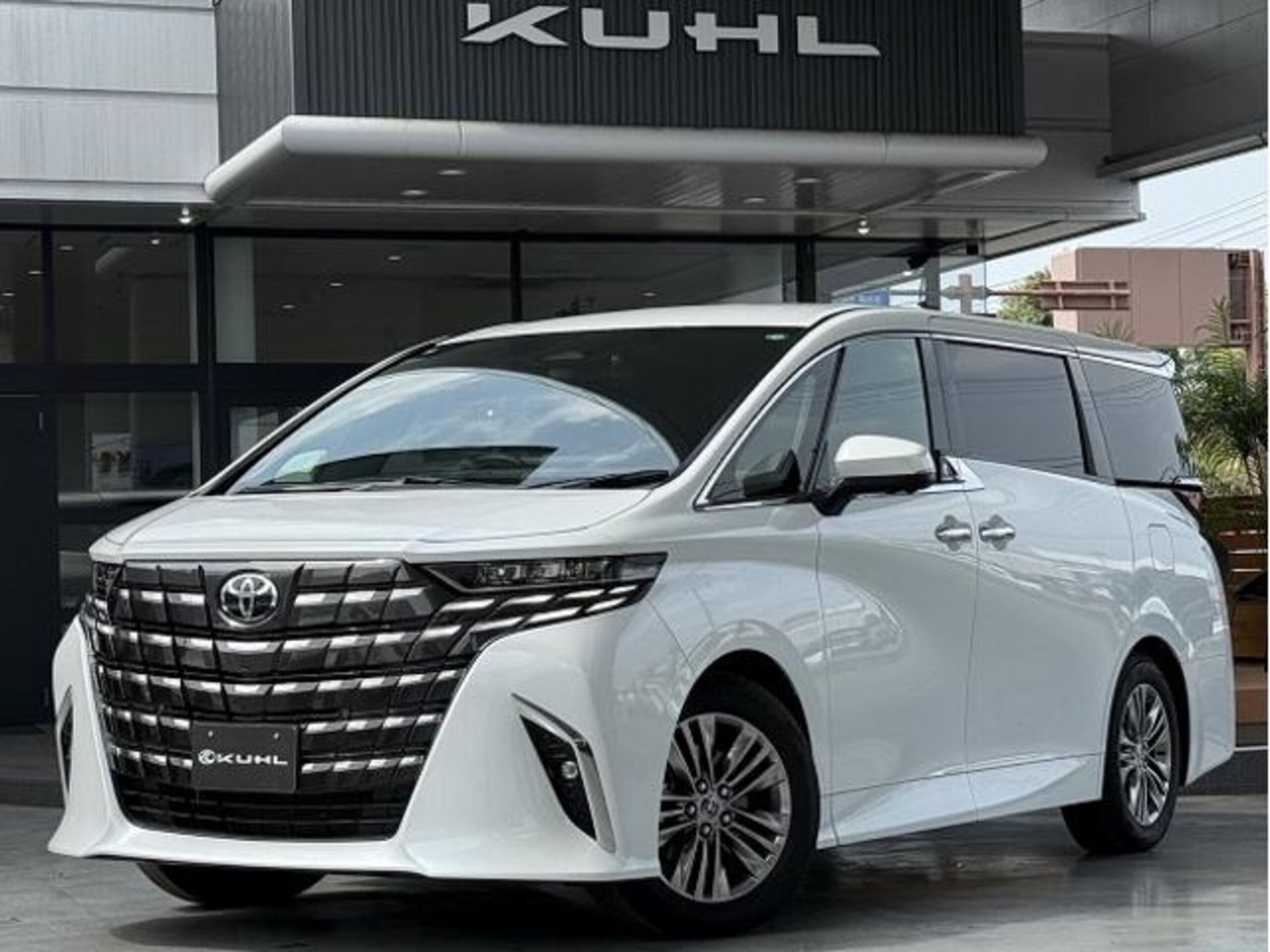 TOYOTA ALPHARD - View 1