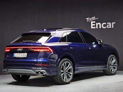 AUDI Q8 - 4