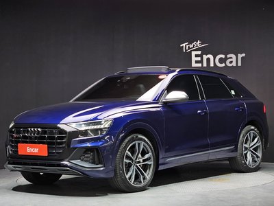 AUDI Q8 - 1