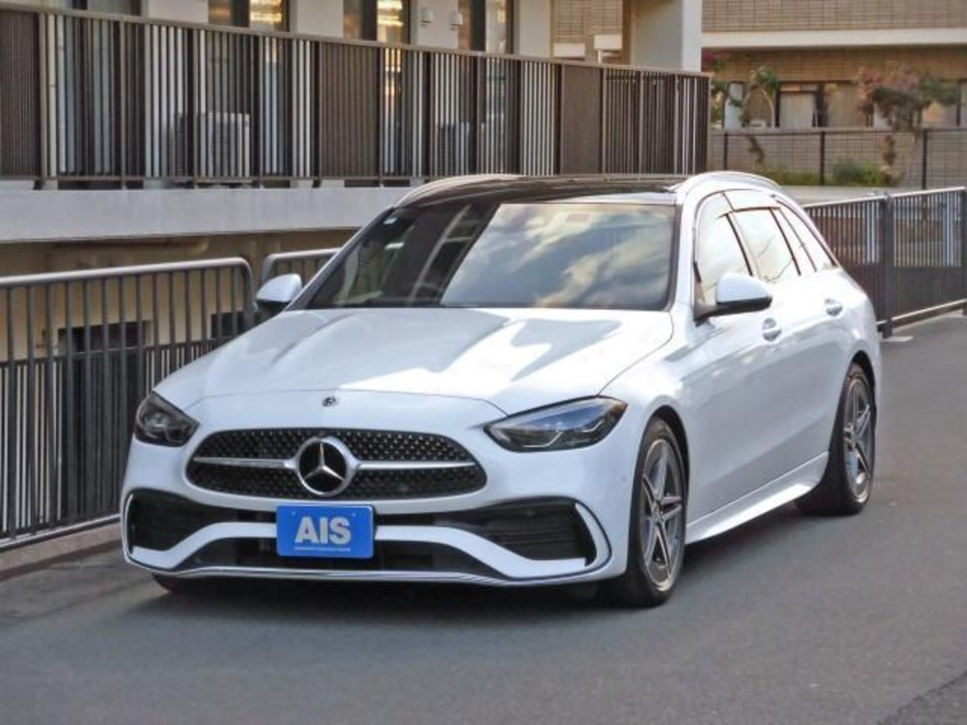 MERCEDES-BENZ C-CLASS WAGON - View 1