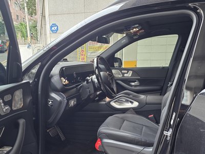 2025 Mercedes-BENZ GLS photo 4