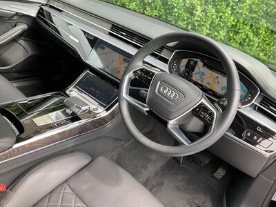 AUDI A8 - 8