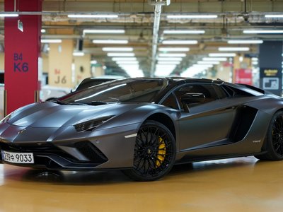 LAMBORGHINI AVENTADOR