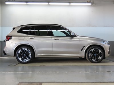 BMW IX3 - 8