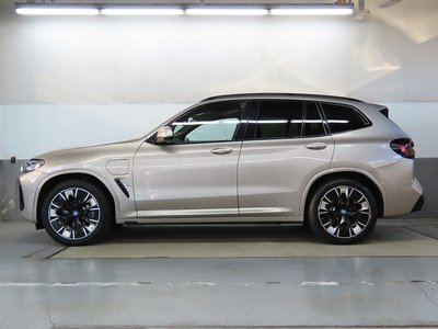 BMW IX3 - 7