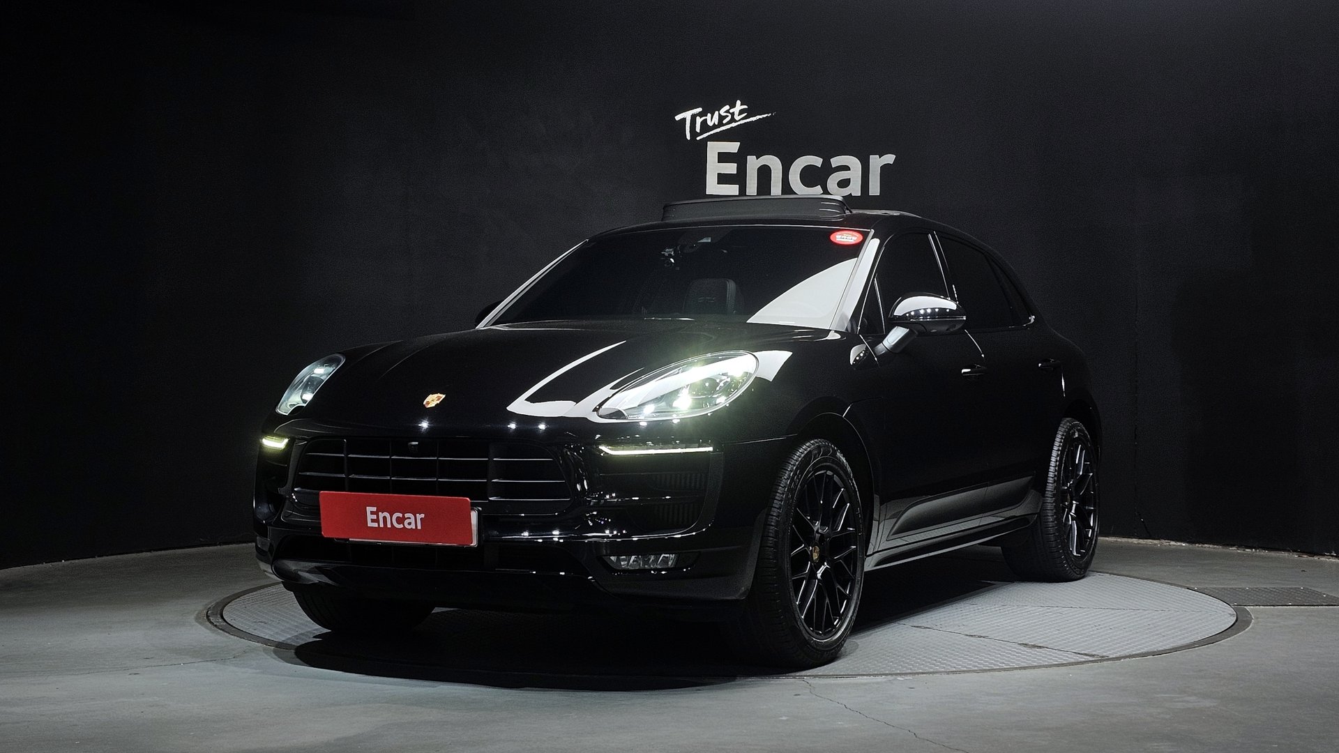 PORSCHE MACAN - View 1