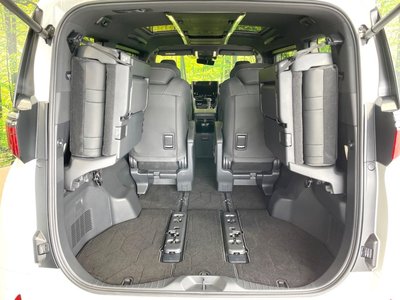 2025 Toyota ALPHARD — миниатюра 12