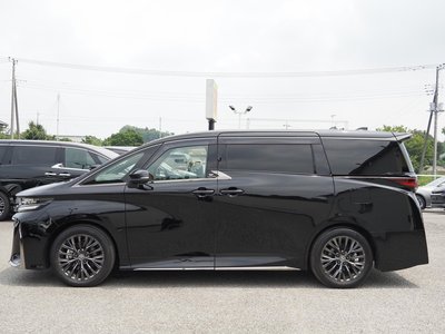 2024 Toyota VELLFIRE photo 8