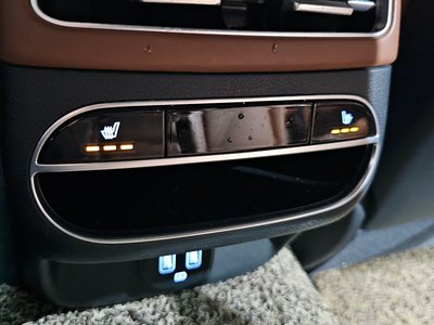 2021 Genesis GV70 — миниатюра 18