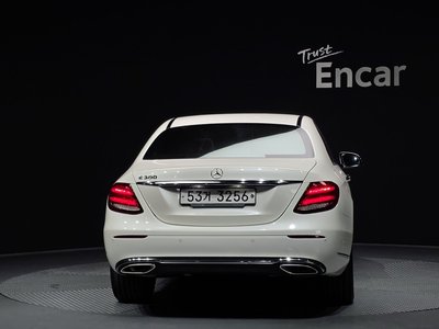 MERCEDES-BENZ E-CLASS - 3