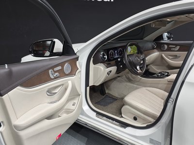 MERCEDES-BENZ E-CLASS - 10