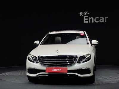 MERCEDES-BENZ E-CLASS - 2