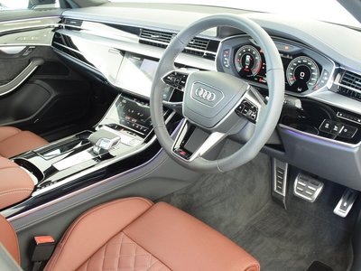2025 AUDI A8 — миниатюра 23