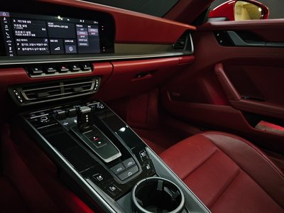2021 Porsche 911 — миниатюра 14