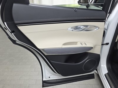 صورة مصغرة 16 لـ 2023 Genesis GV70
