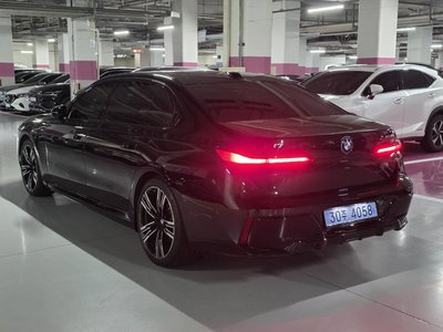 BMW I7 - 4