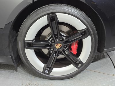 صورة 9 لـ 2024 Porsche TAYCAN