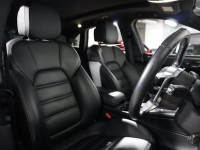PORSCHE MACAN - 10