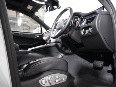 PORSCHE MACAN - 9
