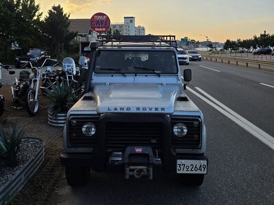 LAND ROVER DEFENDER - 2