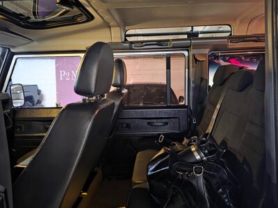 LAND ROVER DEFENDER - 10