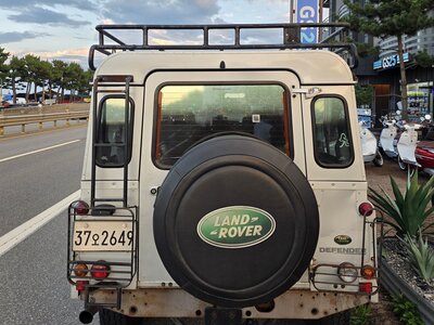 LAND ROVER DEFENDER - 3