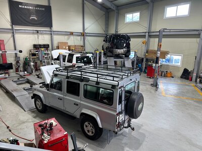 LAND ROVER DEFENDER - 4
